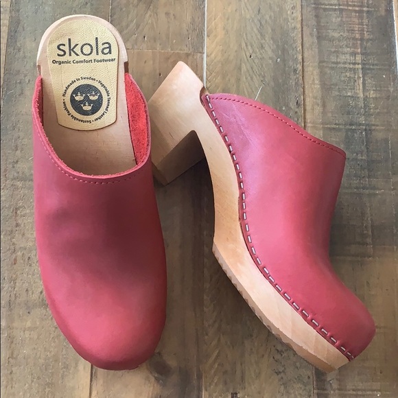 skola clogs